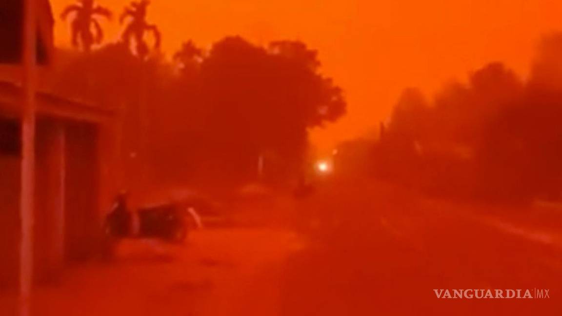 Cielo en Sumatra se pinta de rojo por los incendios forestales