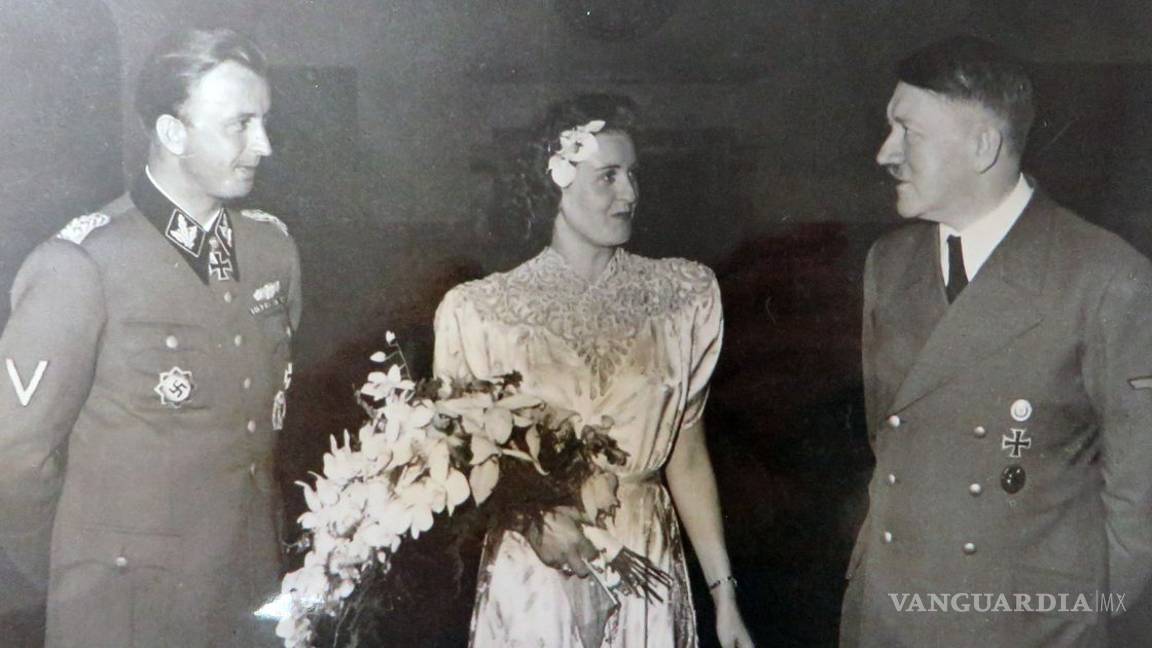 $!Subastan foto inédita de Hitler; aparece con su cuñado, a quien mandó fusilar