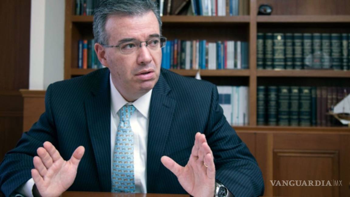 Alejandro Díaz de León es nombrado como el banquero central del 2019 para América
