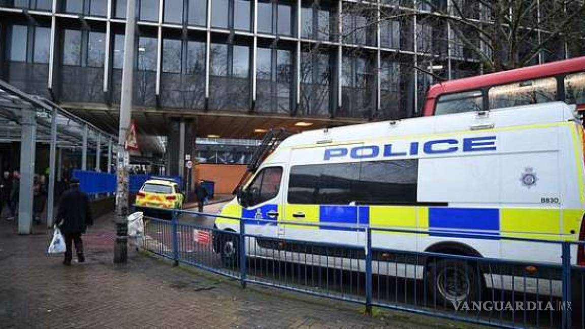 Evacuan estación de metro de Londres por presunto ataque con cuchillo