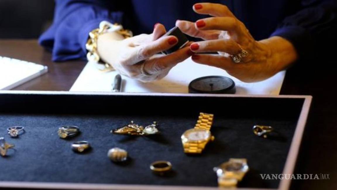 Nieta robó las joyas a su abuela para que su amiga las venda