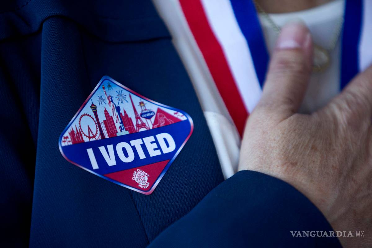 Aventaja Hillary Clinton a Trump en votación adelantada en EU