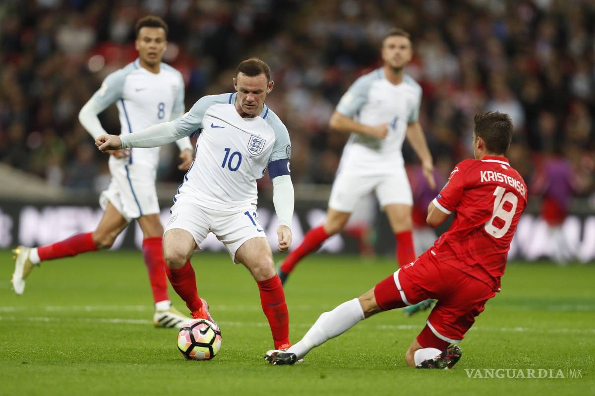 Inglaterra ganó caminando