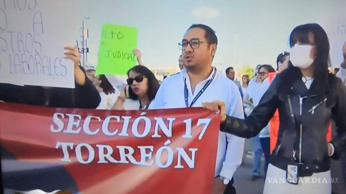 Trabajadores del Poder Judicial en Torreón bloquean el bulevar Independencia en protesta por recorte presupuestal