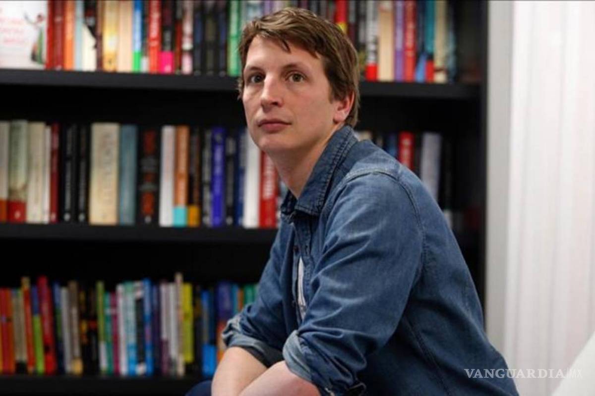 Presenta Garth Risk Hallberg su novela “Ciudad en llamas”