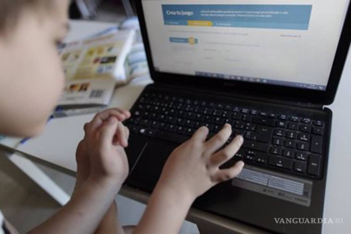Entorno digital pone en riesgo a menores; debido a la pandemia pasan más tiempo en línea