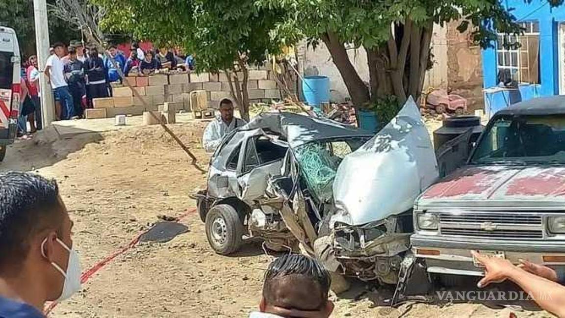 Arrastra tren auto de maestra de Secundaria y muere prensada en Madero, Coahuila