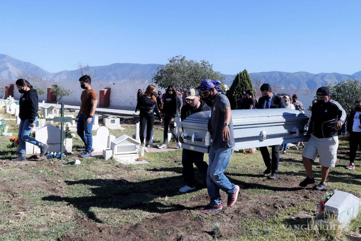 Saltillo: abuelita da la última bendición a Andrea, jovencita que falleció en accidente automovilístico