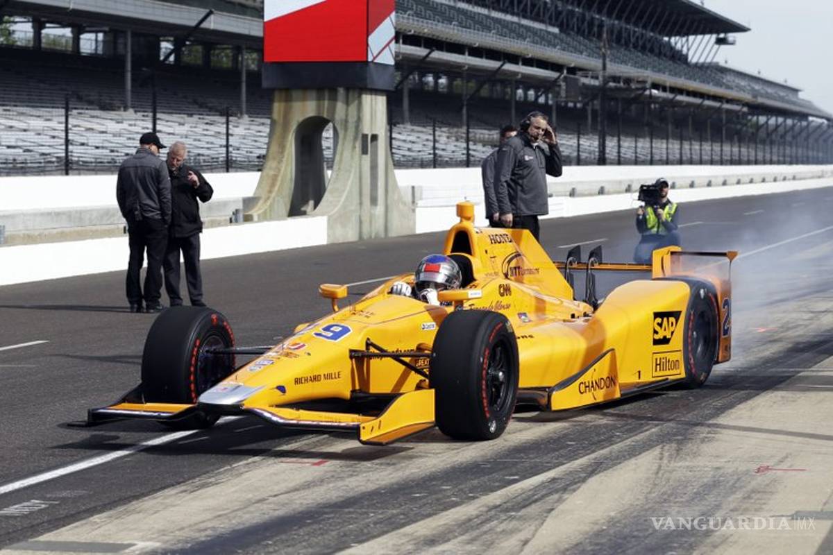 Fernando Alonso supera capacitación en la IndyCar