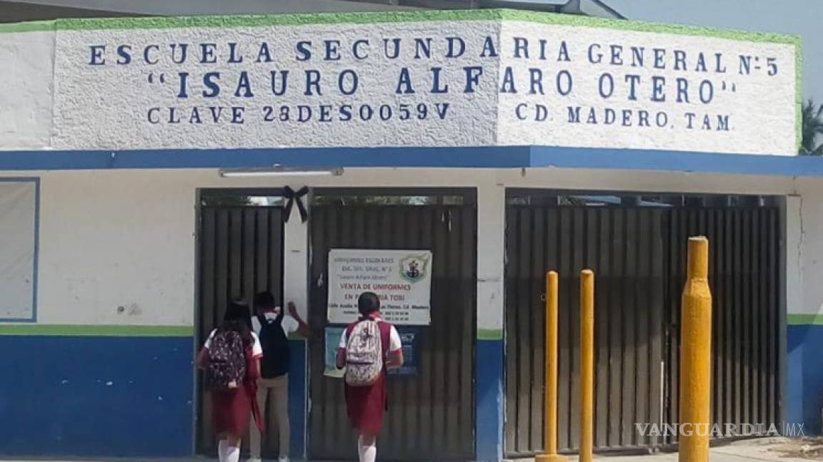 Cobran dos pesos a estudiantes en secundaria de Tamaulipas para usar el baño