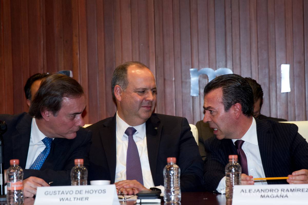 AMLO integra comisión para dialogar con empresarios tras cancelar NAIM