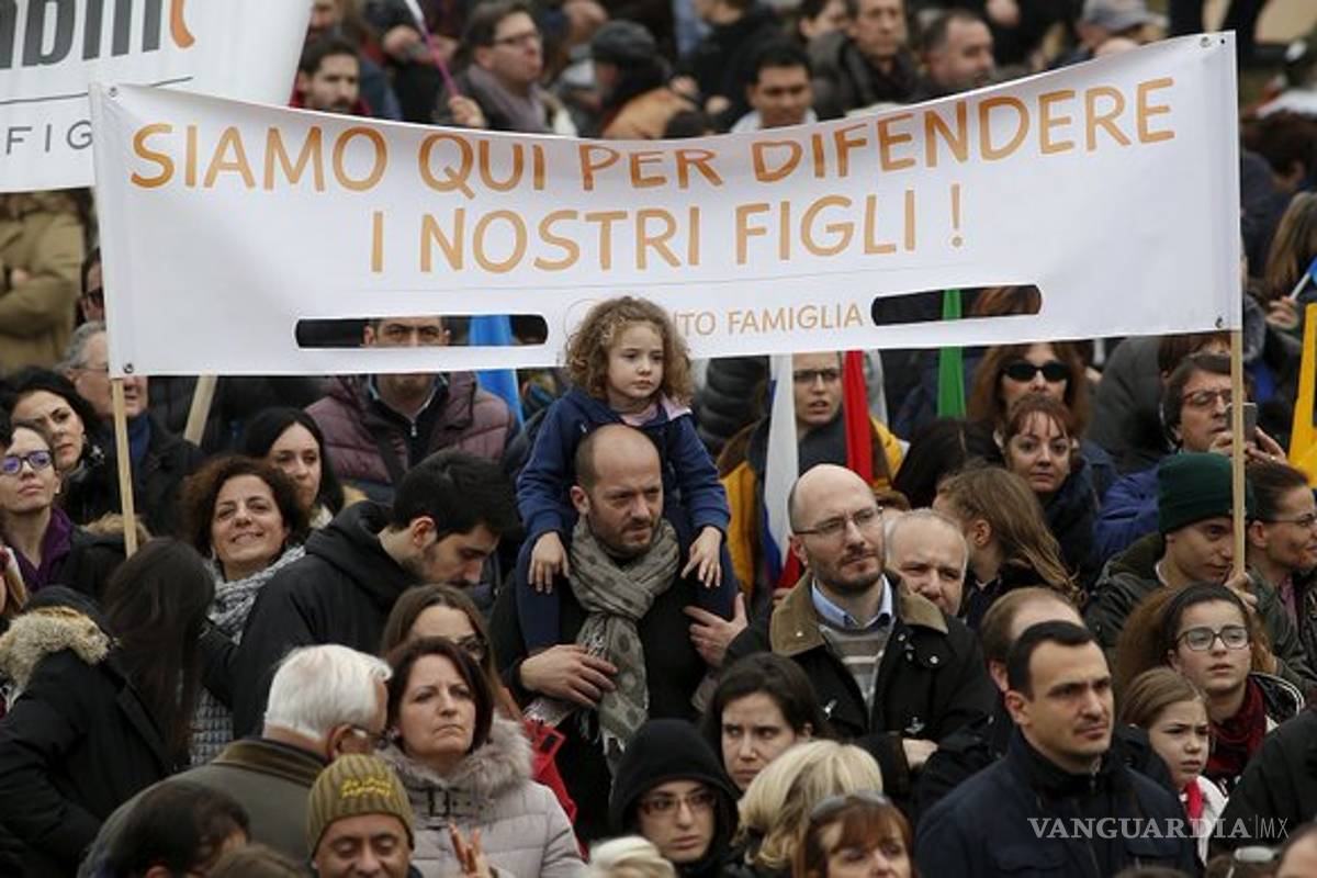 Miles de personas se movilizan en Roma contra uniones homosexuales