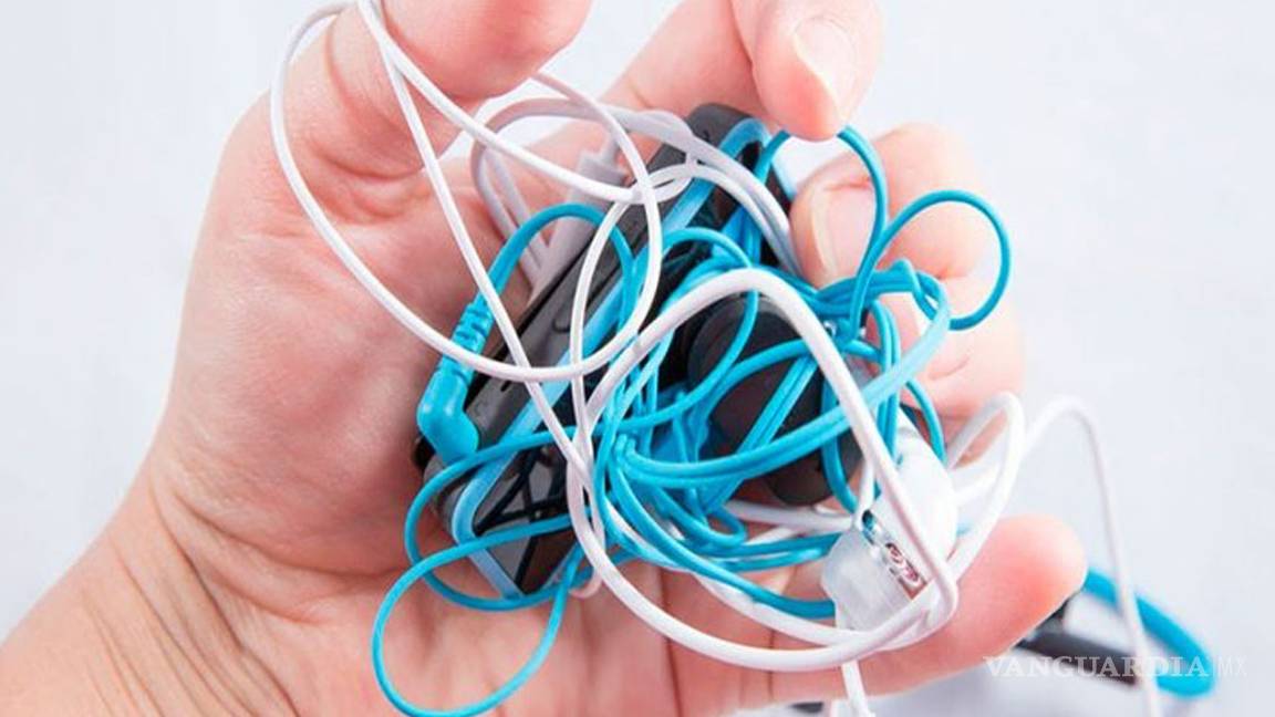 $!¿Por qué se enredan los audífonos?, consejos para evitar este problema