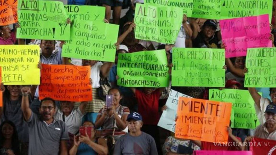 $!AMLO promete una planta de gas para evitar apagones en el sureste