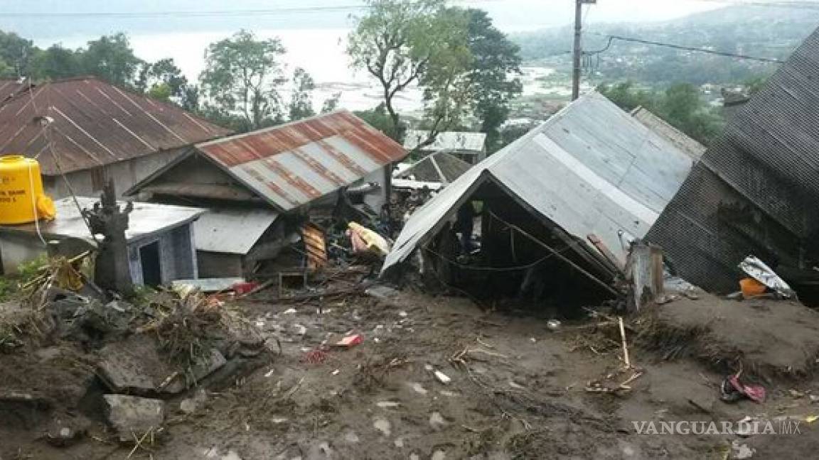 Alud de tierra en Indonesia deja un muerto y 26 desaparecidos