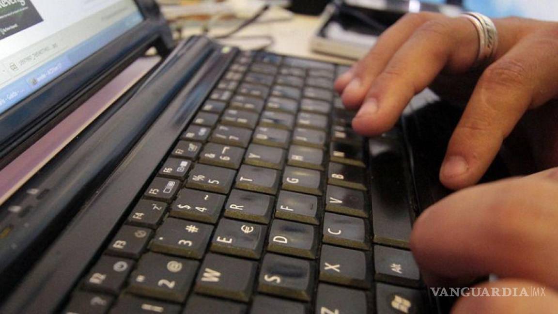 Padres de Primaria Anexa de Saltillo regalarán laptop a maestra de sus hijos