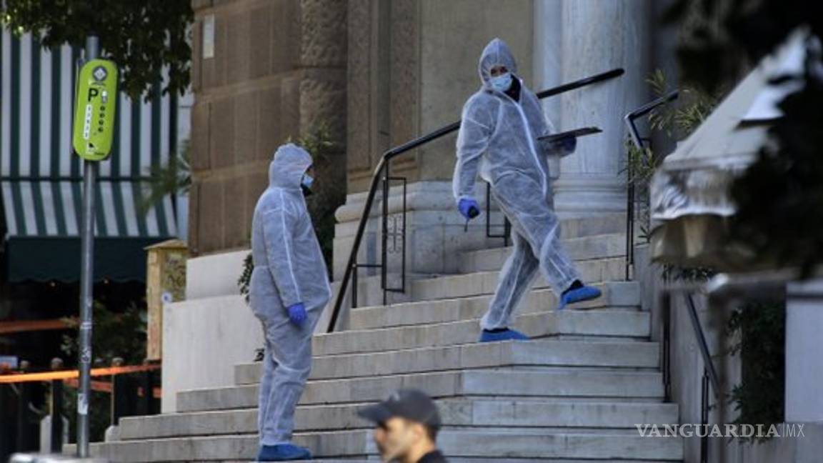 $!Explosión de artefacto en iglesia de Grecia deja un policía herido