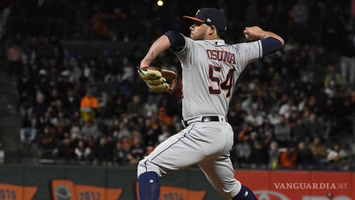 'Cañoncito' Osuna debuta con los Astros y consigue su primera victoria en la temporada