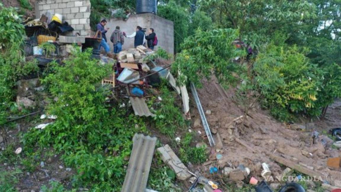 Alud sepulta vivienda donde celebraban graduación en Puebla, reportan seis muertos y 11 heridos