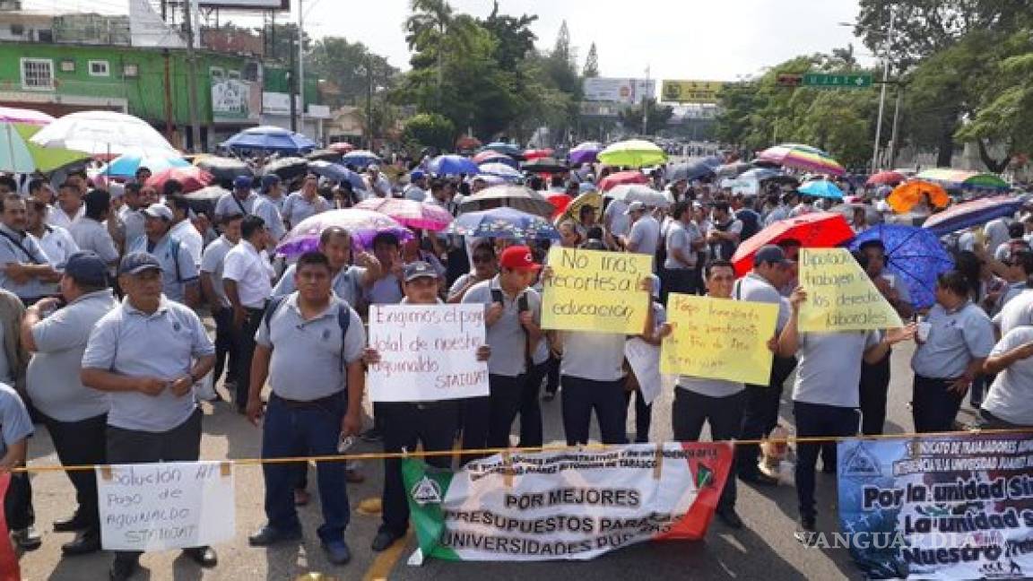 Manifestantes paralizan Tabasco para exigir pagos