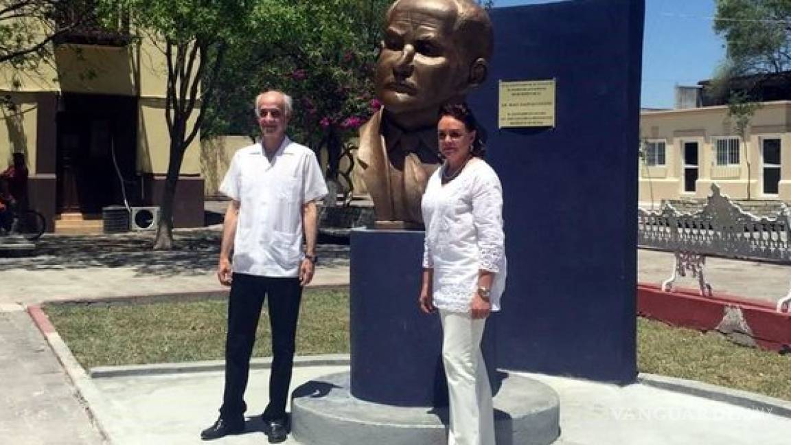 En Nuevo León, develan busto de padre de Carlos Salinas de Gortari
