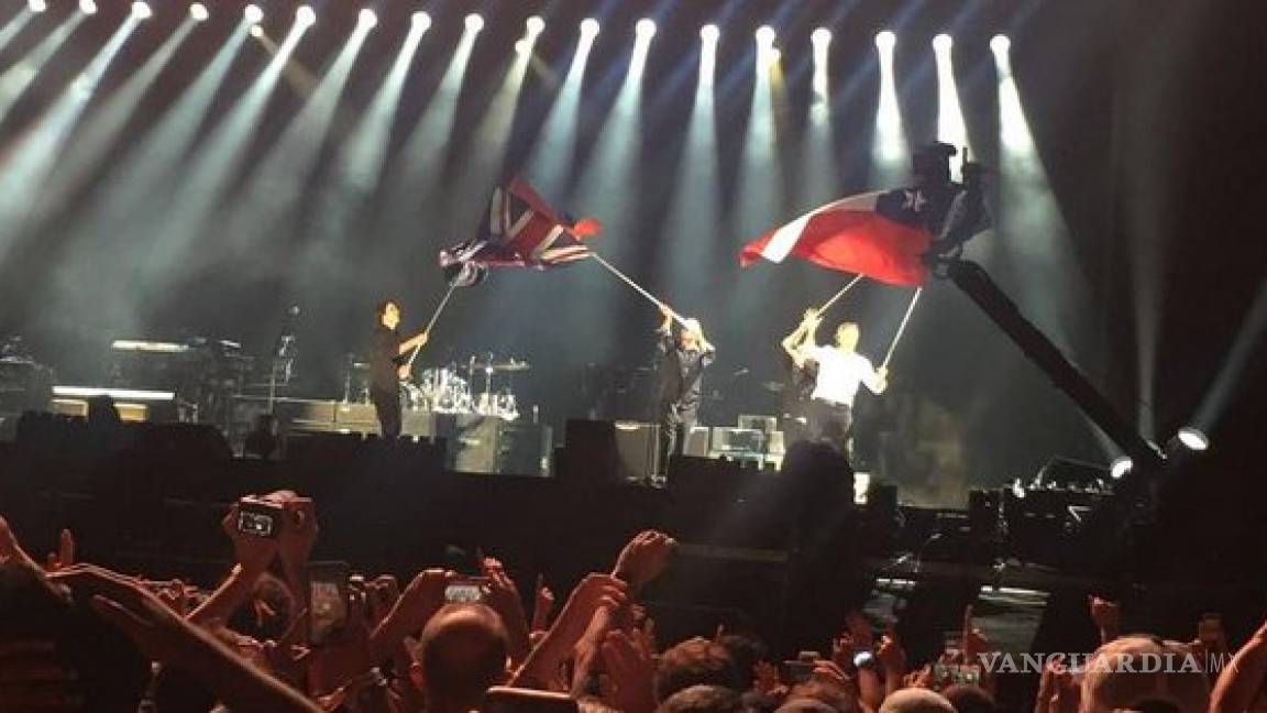 Paul McCartney se mete en lío tras confundir banderas durante concierto