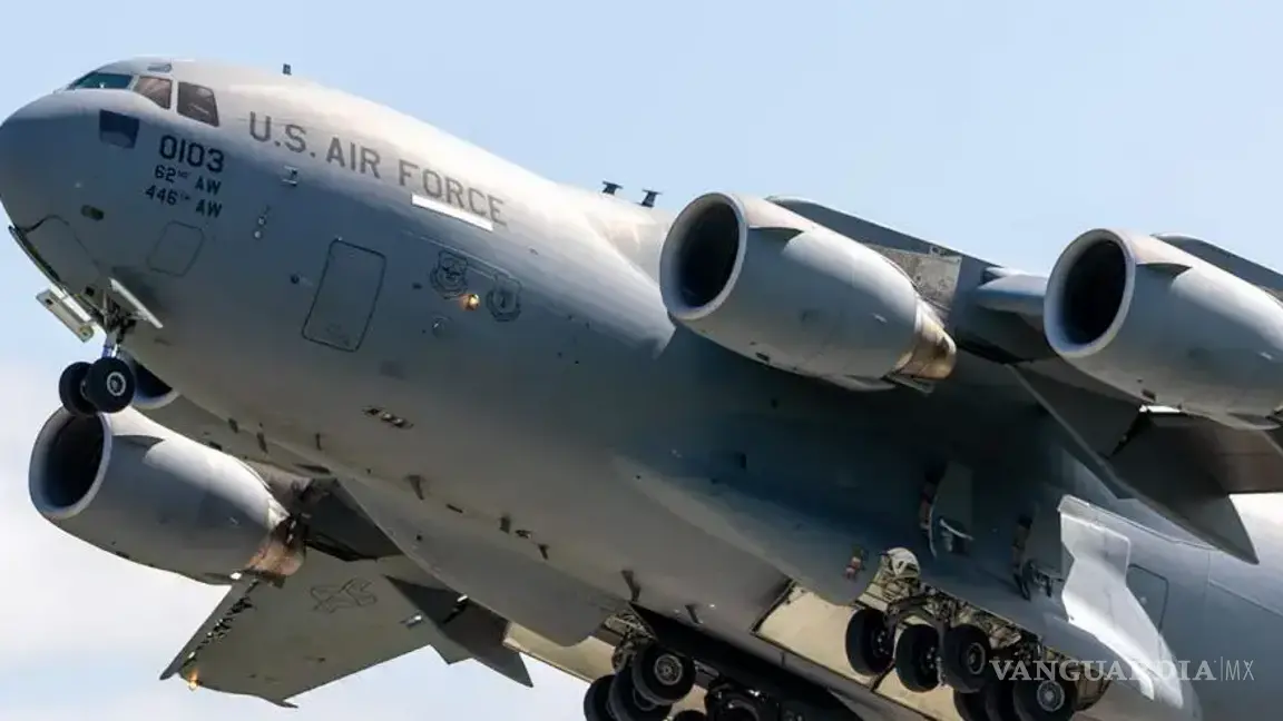 Avión de la Fuerza Aérea de Estados Unidos sobrevuela cerca de Baja California Sur