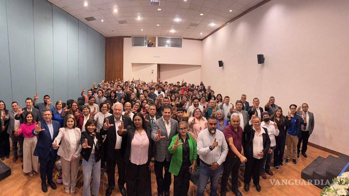 $!La nueva directora convocó a estudiantes, docentes y personal administrativo a mantener el espíritu participativo.