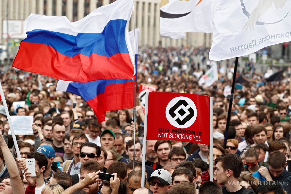 Miles de personas toman las calles de Moscú, protestan por la libertad de internet