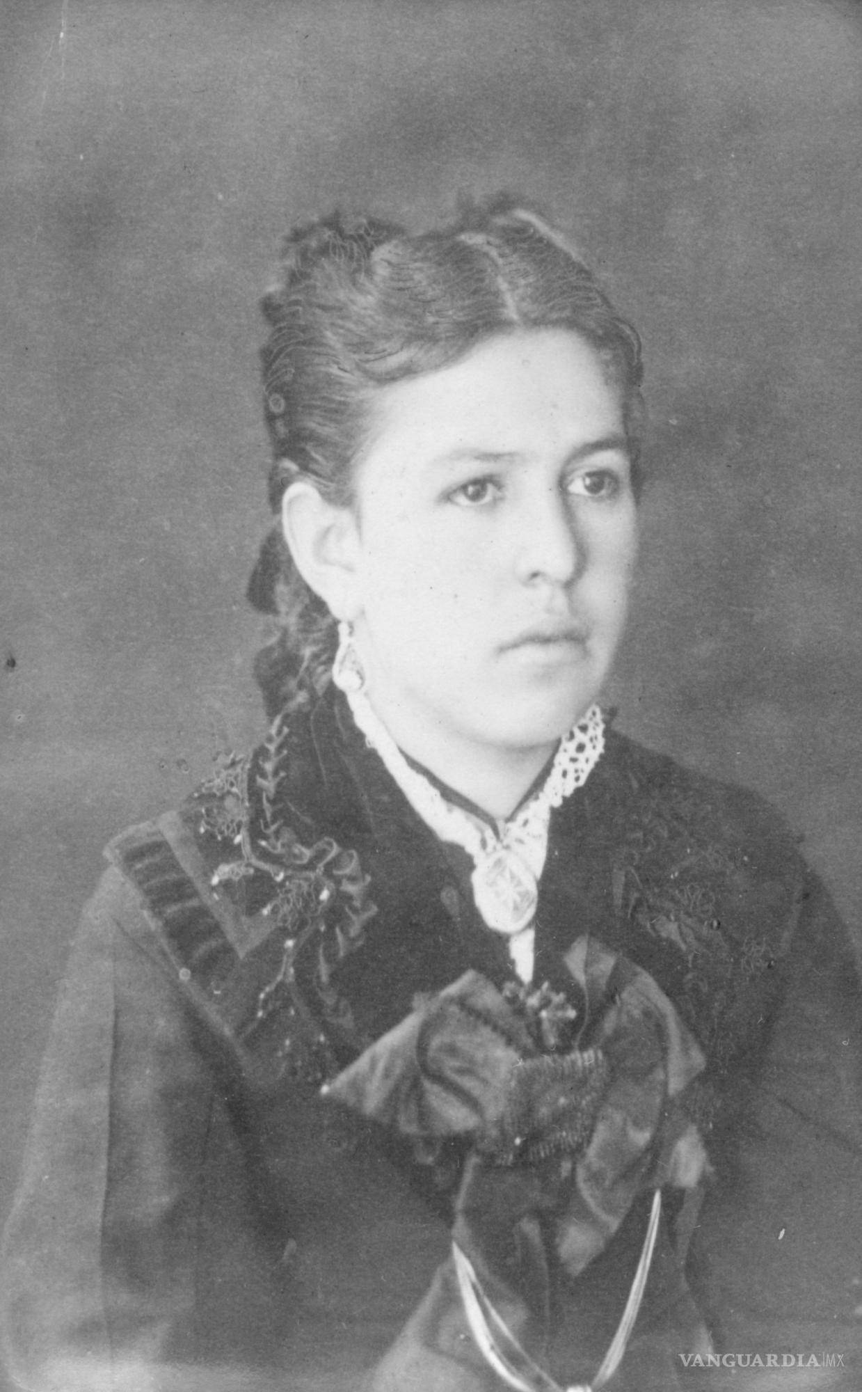 $!Josefa Valdés Rodríguez, esposa de José Negrete y madre de María Negrete, a los 21 y 31 años.