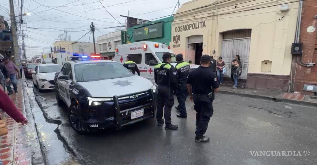 Colapsa techo del bar Cosmopolita en Saltillo y deja dos lesionados