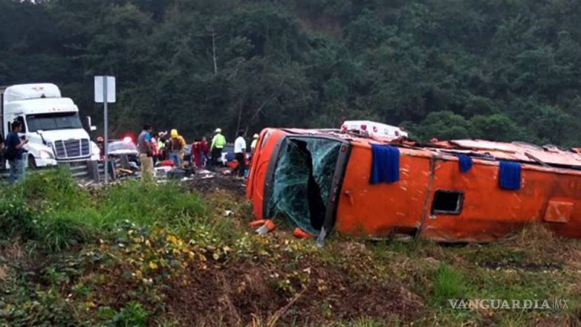 Accidente carretero deja al menos tres muertos en Veracruz