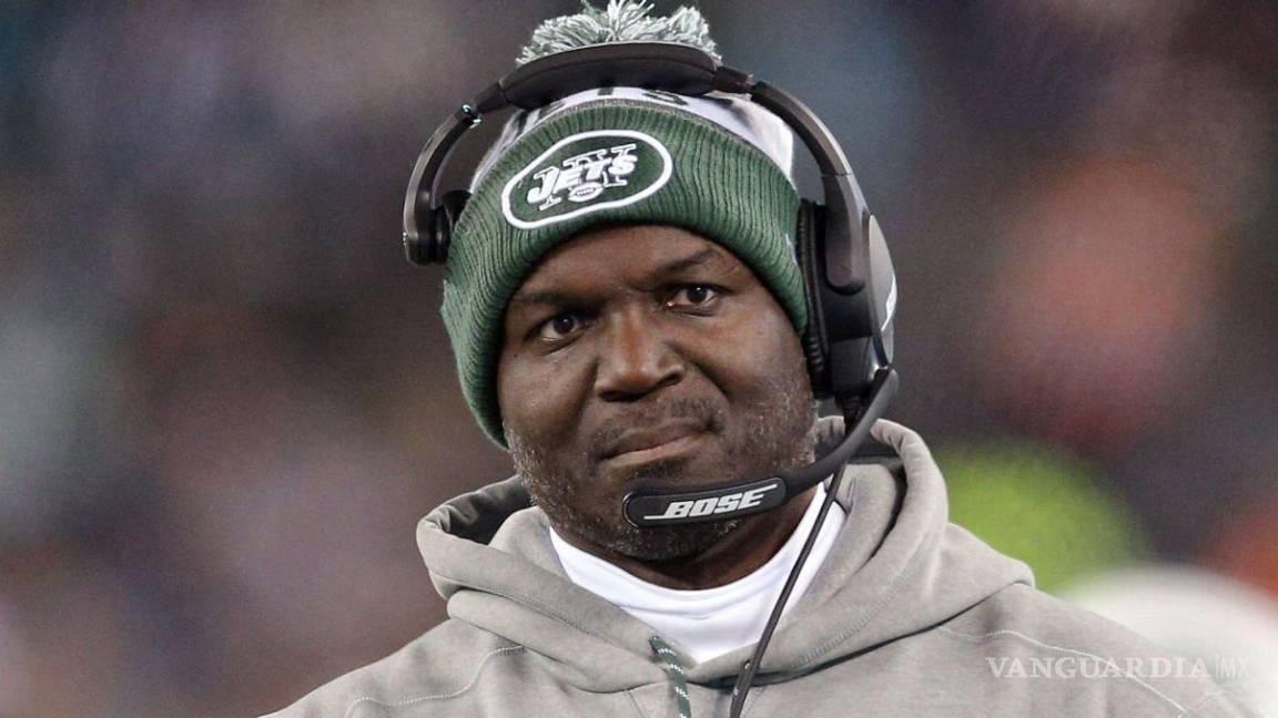 Entrenador de los Jets regresa luego de hospitalización