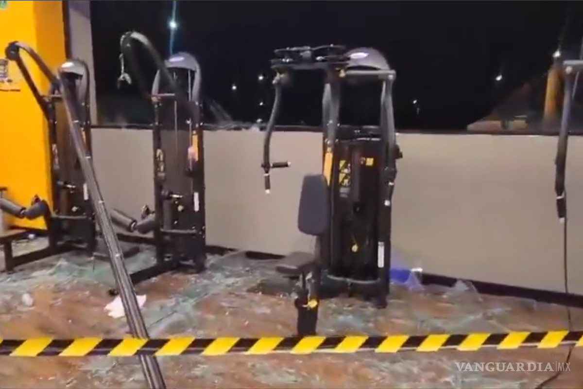 Resulta herido al colapsar la ventana de un gimnasio de Smart Fit en Nuevo León | VIDEO