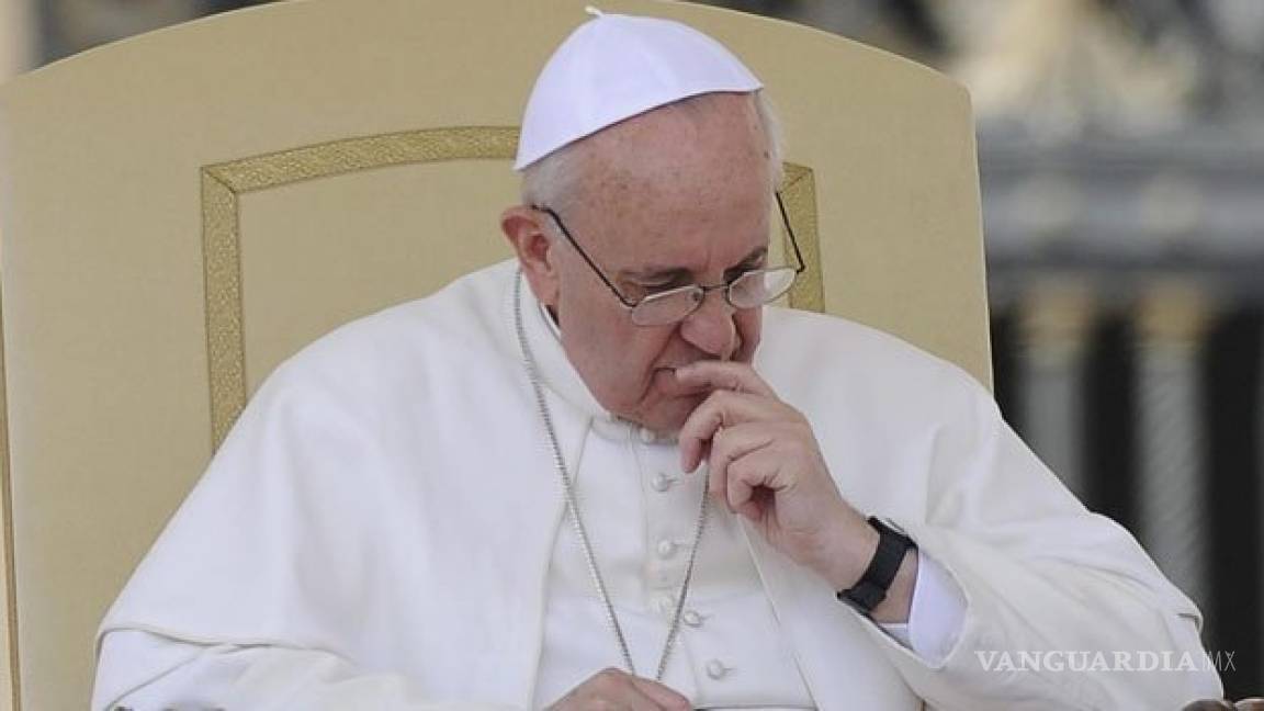 Papa admite errores al valorar abusos en Chile