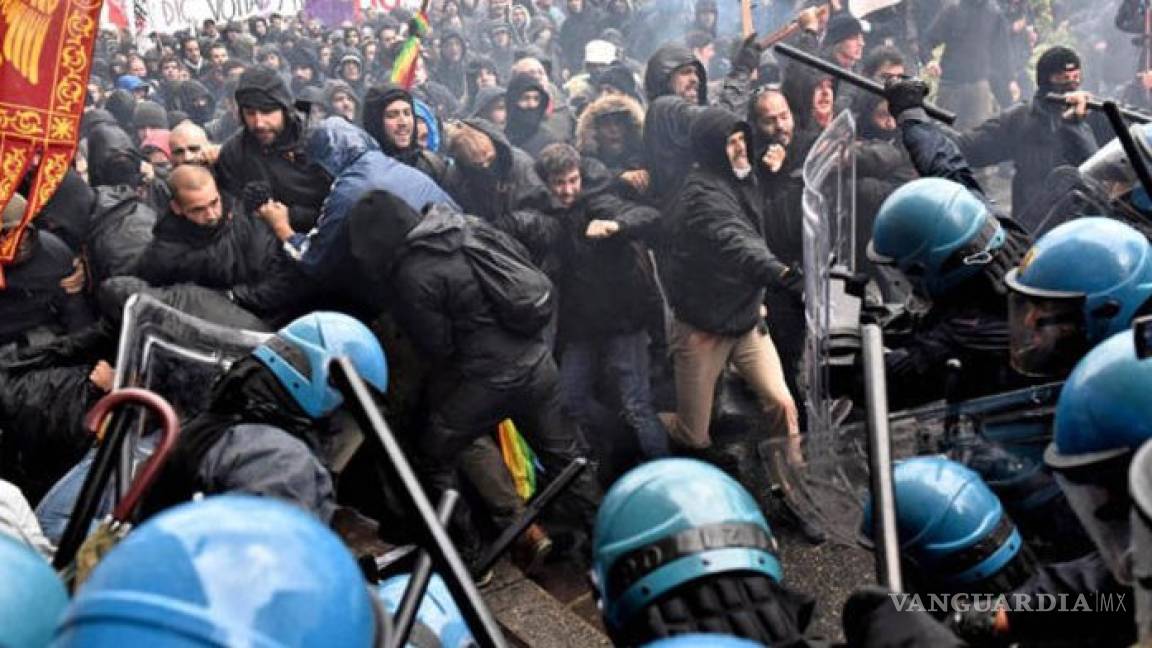 Reprimen protesta en Florencia con gas lacrimógeno