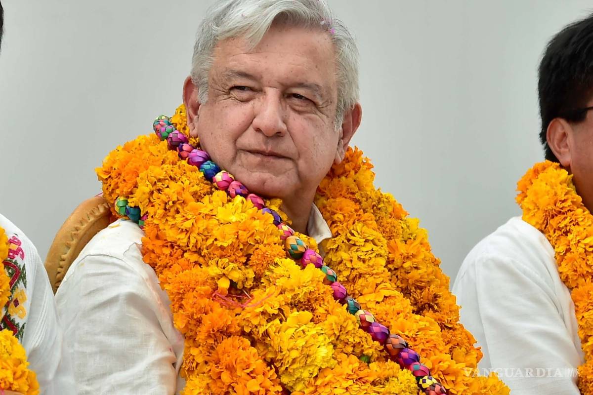 Ya se acabó la “burocracia dorada”, contesta AMLO al INE