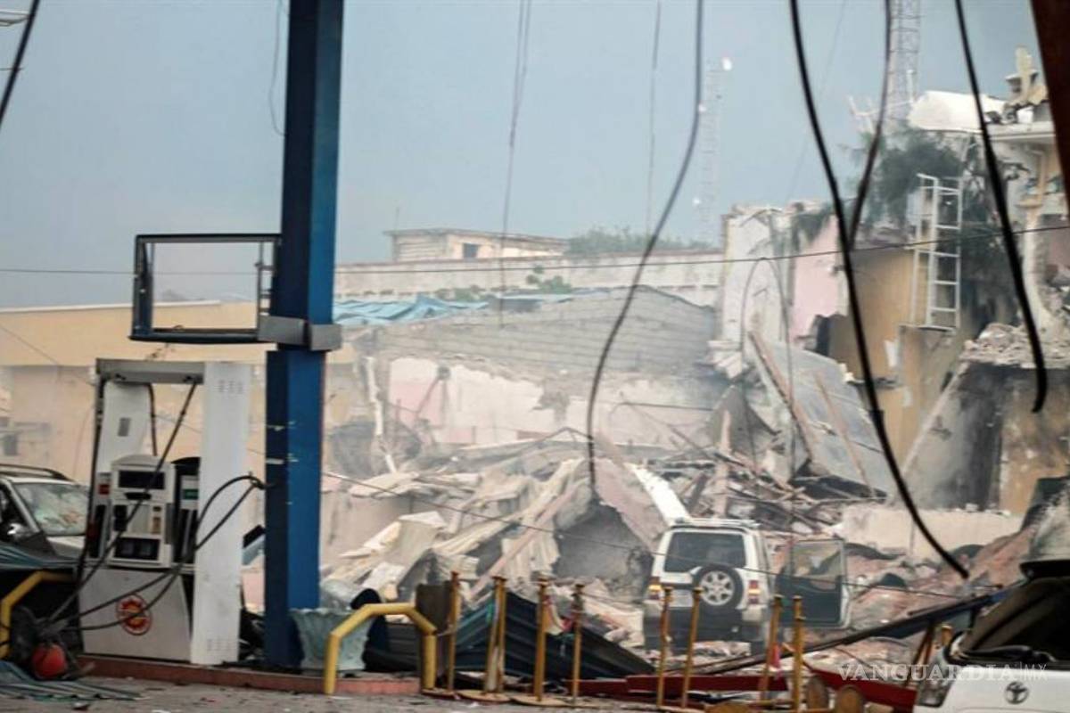 9 muertos y varios rehenes en ataque contra hotel en Mogadiscio