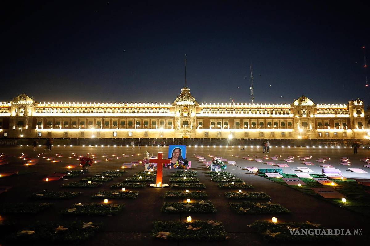 8M, cerca de 1,000 lápidas en el Zócalo de Ciudad de México recuerdan a las víctimas de feminicidio (fotos)