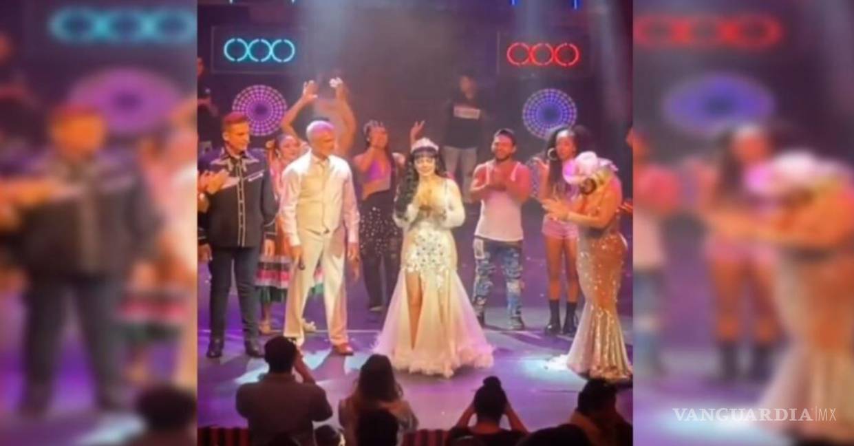 $!En su regreso al teatro, Maribel Guardia fue recibida con mucho cariño por parte del público.