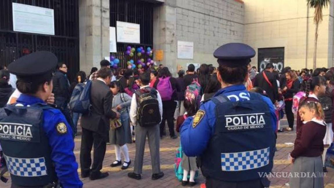 Un millón de alumnos regresan a clases en CDMX vigilados por 8 mil policías