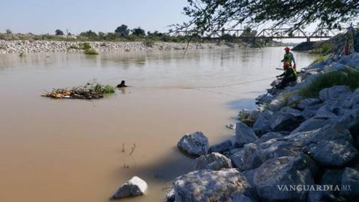 Roban equipo a los Bomberos de Torreón mientras rescataban a sujeto del río Nazas