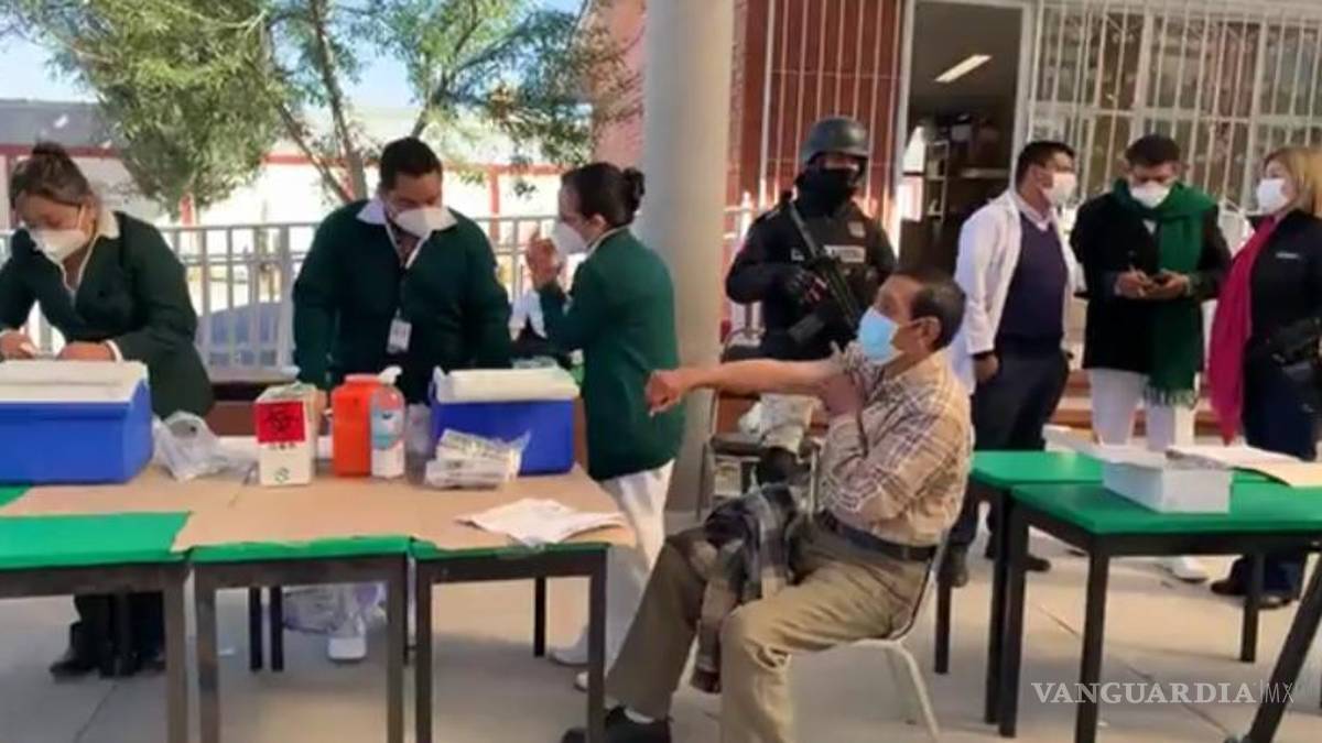 Reprocha INE el uso de la credencial para poder vacunarse