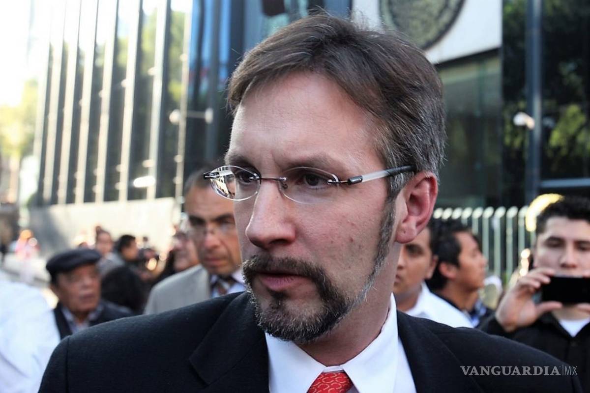 Ackerman compara a periodistas con “sicarios del narco”, CNDH critica sus comentarios