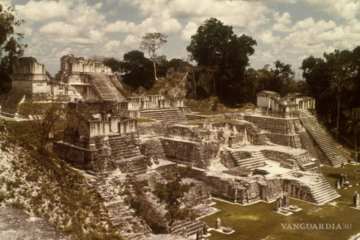 $!Acrópolis del Norte en la antigua ciudad de Tikal (Guatemala), construida por los mayas. EFE/Isabel Martínez Pita