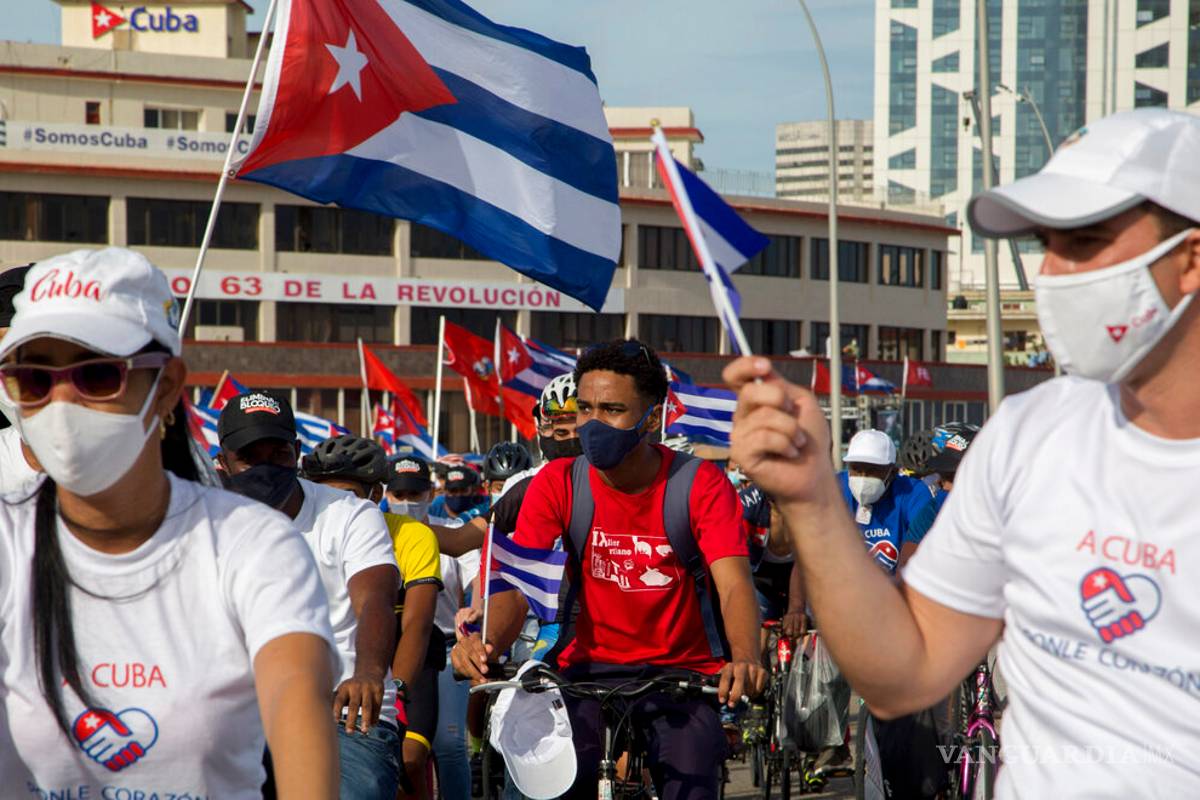 $!Marchan en Cuba simpatizantes del gobierno para recordar a Fidel Castro