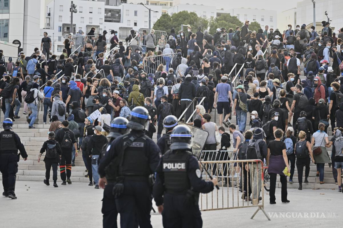 Protestas por asunción del nuevo primer ministro en Francia dejan 250 detenidos
