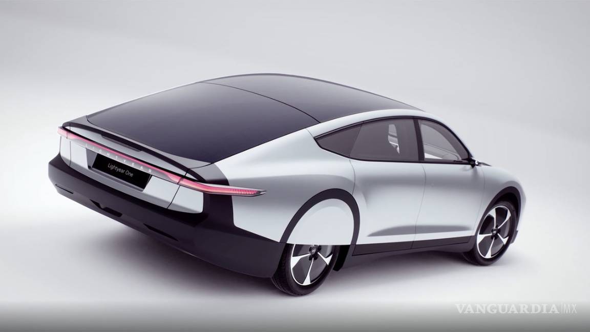 $!Lightyear One, auto eléctrico con autonomía de hasta 725 km y recarga solar