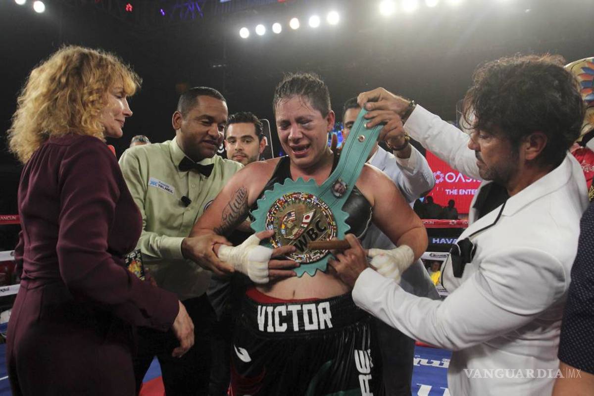 Jiménez, primera mexicana en ganar el cetro mundial de peso completo