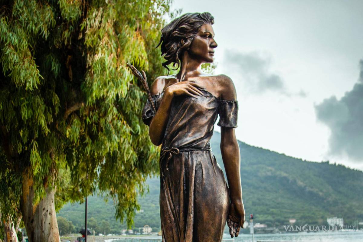 “Spigolatrice di Sapri”, una estatua de campesina, desata denuncias de sexismo en Italia